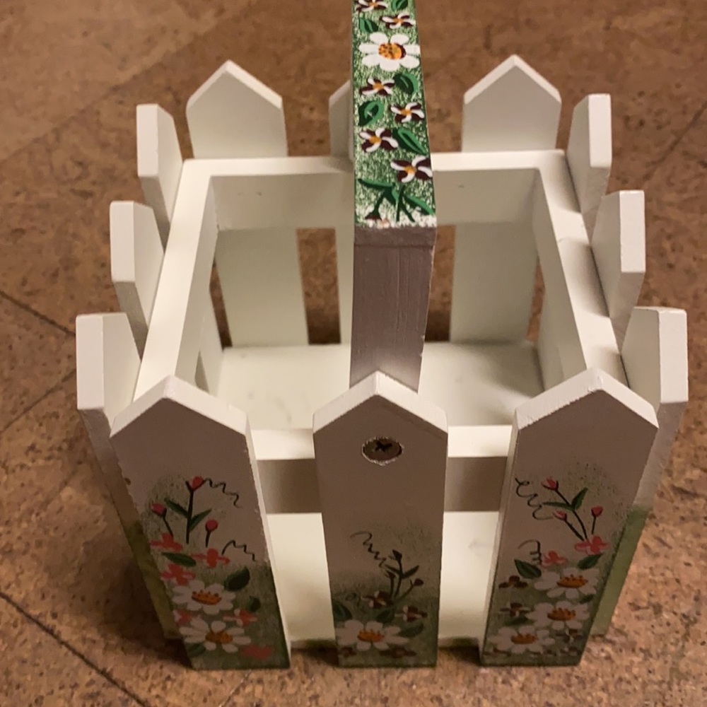 Home Interiors Floral basket